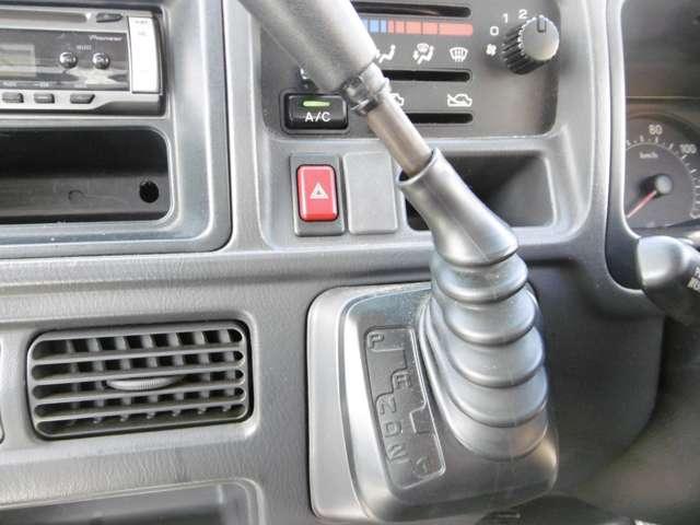 サンバートラック ＴＢ　オートマ　エアコン　パワステ　三方開　タイミングベルト交換済　運転席エアバック（16枚目）