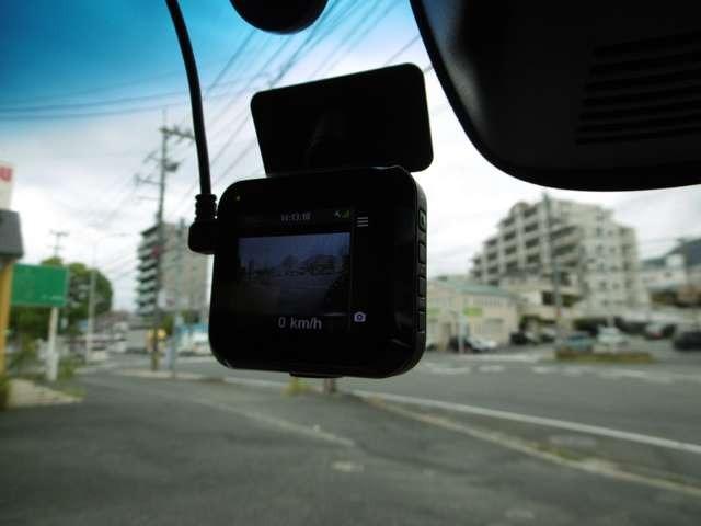 Ｎ－ＢＯＸカスタム Ｇ　ＳＳパッケージ　ナビテレビ　バックカメラ　ＥＴＣ　ドライブレコーダー　スマートキー　プッシュスタート　セキュリティー　両側パワースライドドア　ＨＩＤライト　純正アルミホイール（4枚目）