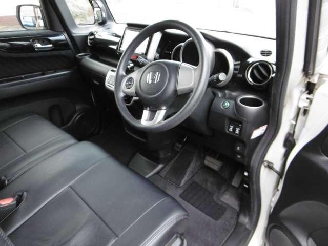 Ｎ－ＢＯＸカスタム Ｇ　ＳＳパッケージ　ナビテレビ　バックカメラ　ＥＴＣ　ドライブレコーダー　スマートキー　プッシュスタート　セキュリティー　両側パワースライドドア　ＨＩＤライト　純正アルミホイール（6枚目）