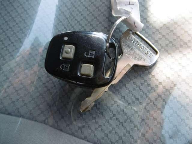 ハイゼットカーゴ デッキバンG 4WD キーレス・バックカメラ・ナビ・フルセグテレビ・Bluetooth・両側スライドドア・ABS・運転席助手席エアバック(4枚目)