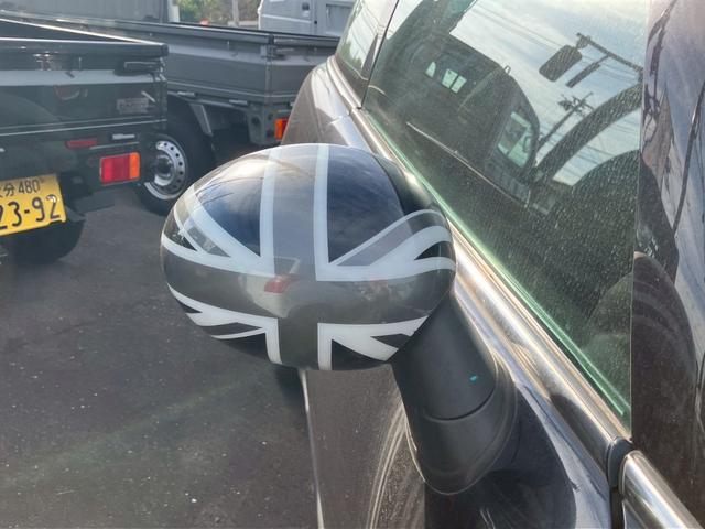 MINI クーパーS 6速ミッション車 センターマフラー OZレーシング17インチアルミホイール リアスポ プッシュスタート キーレス キセノンライト サイドエアバッグ 横滑り防止装置(4枚目)