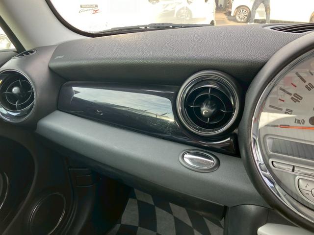 MINI クーパーS 6速ミッション車 センターマフラー OZレーシング17インチアルミホイール リアスポ プッシュスタート キーレス キセノンライト サイドエアバッグ 横滑り防止装置(15枚目)