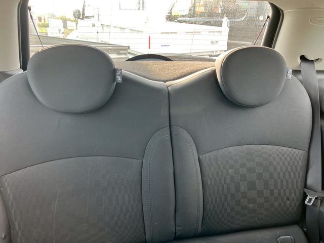 MINI クーパーS 6速ミッション車 センターマフラー OZレーシング17インチアルミホイール リアスポ プッシュスタート キーレス キセノンライト サイドエアバッグ 横滑り防止装置(19枚目)