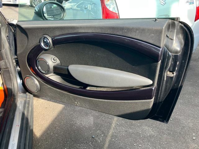 MINI クーパーS 6速ミッション車 センターマフラー OZレーシング17インチアルミホイール リアスポ プッシュスタート キーレス キセノンライト サイドエアバッグ 横滑り防止装置(21枚目)