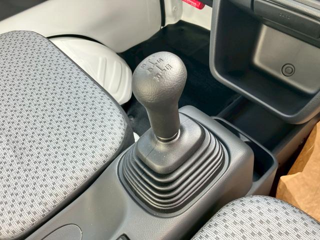 キャリイトラック 頑丈ダンプ 3方開 4WD 届出済未使用車 ダンプ 新明和 デフロック 障害物センサー ABS 横滑り防止装置 Wエアバッグ エアコン パワステ パワーウィンドウ(20枚目)