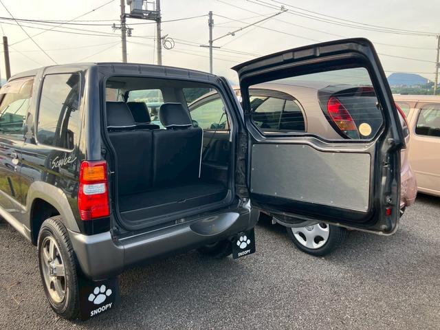パジェロミニ スヌーピーエディションII ナビ・地デジTV・DVD再生・Bluetoothオーディオ・背面タイヤカバー・キーレス・アルミホイール・Wエアバッグ(9枚目)