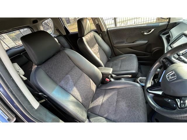 フィットシャトルハイブリッド ハイブリッド　クールエディション　ハーフレザーシート　ギャザーズナビ　ＴＶ＆ナビ　バックカメラ　シートヒーター　ＥＴＣ　キーレスエントリー　横滑り防止機能　アイドリングストップ　盗難防止システム　衝突安全ボディ（8枚目）