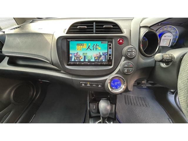 フィットシャトルハイブリッド ハイブリッド　クールエディション　ハーフレザーシート　ギャザーズナビ　ＴＶ＆ナビ　バックカメラ　シートヒーター　ＥＴＣ　キーレスエントリー　横滑り防止機能　アイドリングストップ　盗難防止システム　衝突安全ボディ（10枚目）