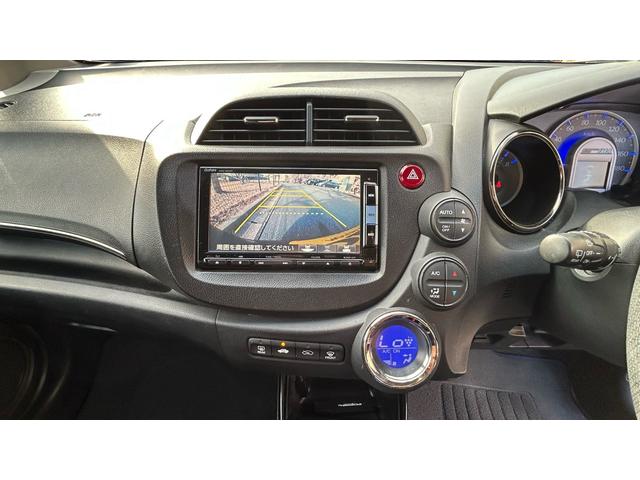 フィットシャトルハイブリッド ハイブリッド　クールエディション　ハーフレザーシート　ギャザーズナビ　ＴＶ＆ナビ　バックカメラ　シートヒーター　ＥＴＣ　キーレスエントリー　横滑り防止機能　アイドリングストップ　盗難防止システム　衝突安全ボディ（11枚目）