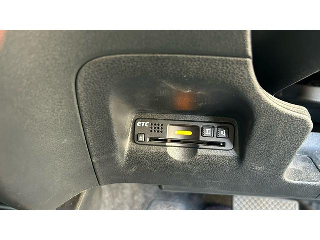 フィットシャトルハイブリッド ハイブリッド　クールエディション　ハーフレザーシート　ギャザーズナビ　ＴＶ＆ナビ　バックカメラ　シートヒーター　ＥＴＣ　キーレスエントリー　横滑り防止機能　アイドリングストップ　盗難防止システム　衝突安全ボディ（12枚目）