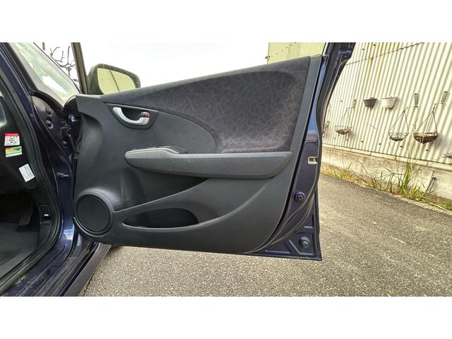 フィットシャトルハイブリッド ハイブリッド　クールエディション　ハーフレザーシート　ギャザーズナビ　ＴＶ＆ナビ　バックカメラ　シートヒーター　ＥＴＣ　キーレスエントリー　横滑り防止機能　アイドリングストップ　盗難防止システム　衝突安全ボディ（16枚目）