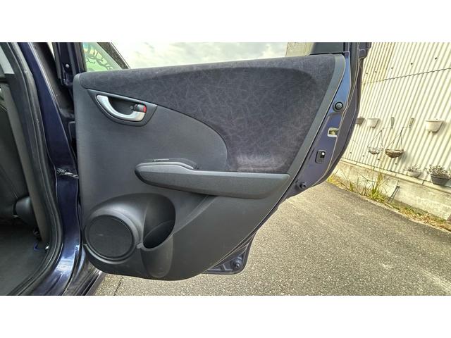 フィットシャトルハイブリッド ハイブリッド　クールエディション　ハーフレザーシート　ギャザーズナビ　ＴＶ＆ナビ　バックカメラ　シートヒーター　ＥＴＣ　キーレスエントリー　横滑り防止機能　アイドリングストップ　盗難防止システム　衝突安全ボディ（17枚目）