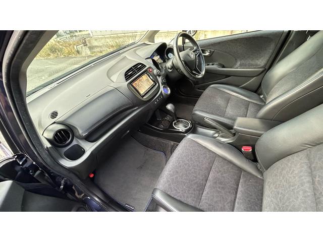 フィットシャトルハイブリッド ハイブリッド　クールエディション　ハーフレザーシート　ギャザーズナビ　ＴＶ＆ナビ　バックカメラ　シートヒーター　ＥＴＣ　キーレスエントリー　横滑り防止機能　アイドリングストップ　盗難防止システム　衝突安全ボディ（21枚目）