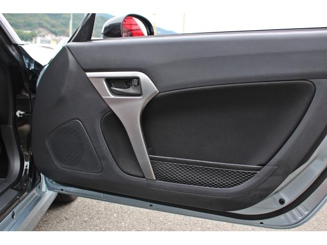 コペン ローブ　・ブラックインテリアパッケージ・純正７インチワイドＳＤナビ・フルセグＴＶ・Ｂｌｕｅｔｏｏｔｈ・ＤＶＤＣＤ・ＥＴＣ・社外シートカバー・シートヒーター・ワイドトレット・ローダウン・タイヤ４本ＮＥＷ・（35枚目）