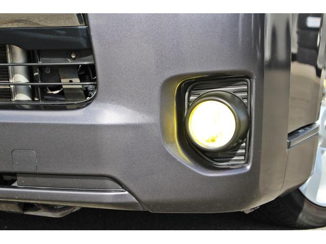 レジアスエースバン スーパーＧＬ　ダークプライム　・衝突回避支援ブレーキ・レーンキープアシスト・社外ＳＤナビ・ＤＴＶ・バックモニター・Ｂｌｕｅｔｏｏｔ・ＤＶＤ・ＣＤ・ＥＴＣ・フリップダウンモニター・スマートキー・シートカバー・ベットキット・ローダウン（6枚目）