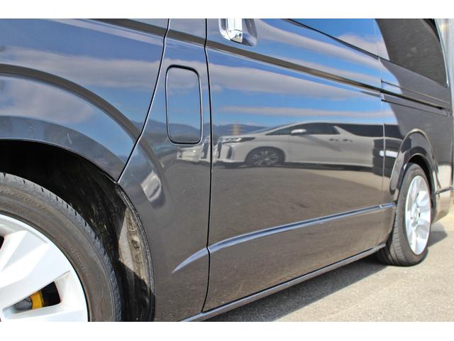 レジアスエースバン スーパーＧＬ　ダークプライム　・衝突回避支援ブレーキ・レーンキープアシスト・社外ＳＤナビ・ＤＴＶ・バックモニター・Ｂｌｕｅｔｏｏｔ・ＤＶＤ・ＣＤ・ＥＴＣ・フリップダウンモニター・スマートキー・シートカバー・ベットキット・ローダウン（8枚目）