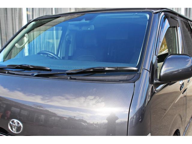 レジアスエースバン スーパーＧＬ　ダークプライム　・衝突回避支援ブレーキ・レーンキープアシスト・社外ＳＤナビ・ＤＴＶ・バックモニター・Ｂｌｕｅｔｏｏｔ・ＤＶＤ・ＣＤ・ＥＴＣ・フリップダウンモニター・スマートキー・シートカバー・ベットキット・ローダウン（10枚目）