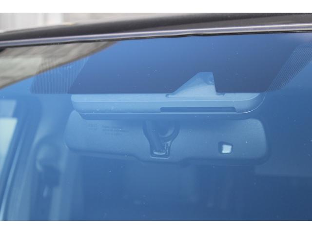 レジアスエースバン スーパーＧＬ　ダークプライム　・衝突回避支援ブレーキ・レーンキープアシスト・社外ＳＤナビ・ＤＴＶ・バックモニター・Ｂｌｕｅｔｏｏｔ・ＤＶＤ・ＣＤ・ＥＴＣ・フリップダウンモニター・スマートキー・シートカバー・ベットキット・ローダウン（11枚目）