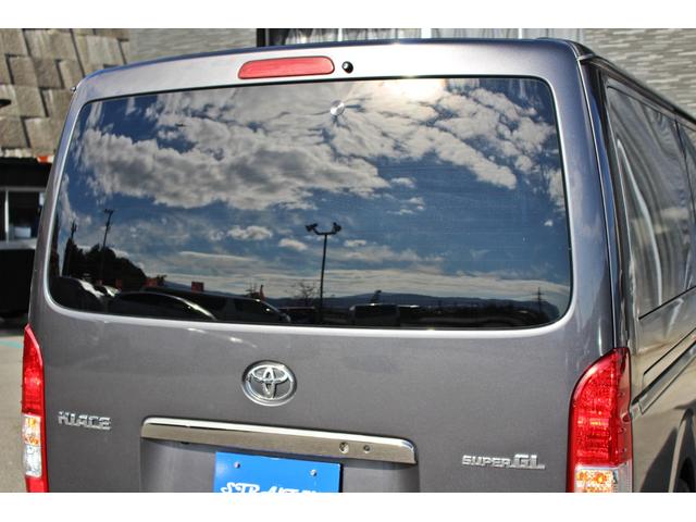 レジアスエースバン スーパーＧＬ　ダークプライム　・衝突回避支援ブレーキ・レーンキープアシスト・社外ＳＤナビ・ＤＴＶ・バックモニター・Ｂｌｕｅｔｏｏｔ・ＤＶＤ・ＣＤ・ＥＴＣ・フリップダウンモニター・スマートキー・シートカバー・ベットキット・ローダウン（18枚目）