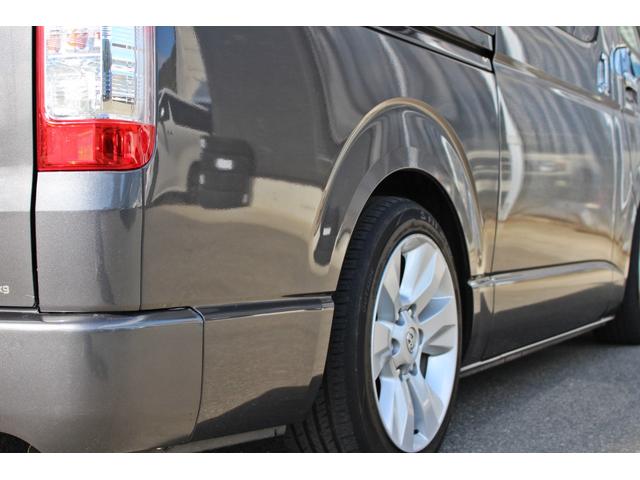 レジアスエースバン スーパーＧＬ　ダークプライム　・衝突回避支援ブレーキ・レーンキープアシスト・社外ＳＤナビ・ＤＴＶ・バックモニター・Ｂｌｕｅｔｏｏｔ・ＤＶＤ・ＣＤ・ＥＴＣ・フリップダウンモニター・スマートキー・シートカバー・ベットキット・ローダウン（19枚目）