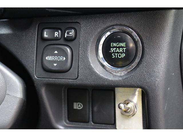 レジアスエースバン スーパーＧＬ　ダークプライム　・衝突回避支援ブレーキ・レーンキープアシスト・社外ＳＤナビ・ＤＴＶ・バックモニター・Ｂｌｕｅｔｏｏｔ・ＤＶＤ・ＣＤ・ＥＴＣ・フリップダウンモニター・スマートキー・シートカバー・ベットキット・ローダウン（33枚目）