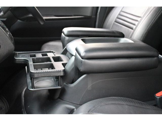 レジアスエースバン スーパーＧＬ　ダークプライム　・衝突回避支援ブレーキ・レーンキープアシスト・社外ＳＤナビ・ＤＴＶ・バックモニター・Ｂｌｕｅｔｏｏｔ・ＤＶＤ・ＣＤ・ＥＴＣ・フリップダウンモニター・スマートキー・シートカバー・ベットキット・ローダウン（48枚目）