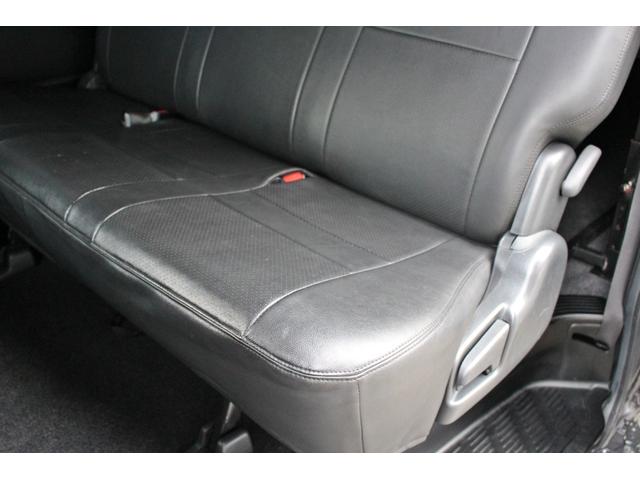 レジアスエースバン スーパーＧＬ　ダークプライム　・衝突回避支援ブレーキ・レーンキープアシスト・社外ＳＤナビ・ＤＴＶ・バックモニター・Ｂｌｕｅｔｏｏｔ・ＤＶＤ・ＣＤ・ＥＴＣ・フリップダウンモニター・スマートキー・シートカバー・ベットキット・ローダウン（50枚目）