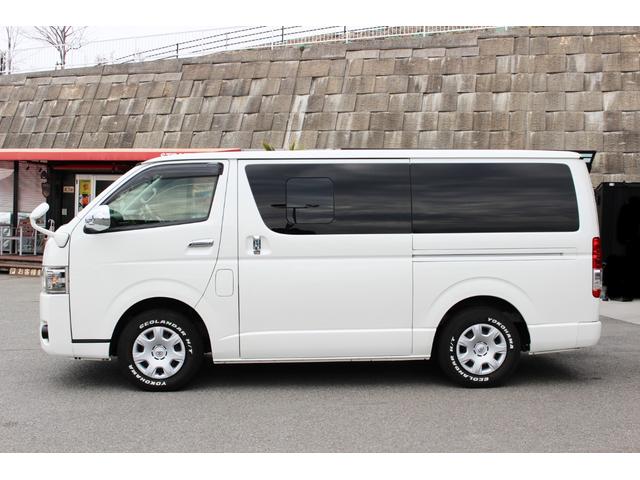 レジアスエースバン スーパーＧＬ　ダークプライム　純正ＳＤナビ・ＤＴＶ・バックモニター・Ｂｌｕｅｔｏｏｔｈ・ＥＴＣ・ＤＶＤ・ＣＤ・スマートキー・ハーフレザーシート・オートライト・ベットキット・リアゲートアシストグリップ・ＬＥＤライト・排出ガス洗浄装置（12枚目）