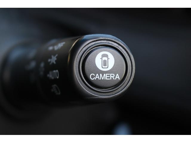 ���p�m���~�b�N�r���[���j�^�[��p�̃J�����ɂ��A�ォ�猩���낵���悤�Ȏ��_�łR�U�O�x�N���}�̎��͂��m�F���邱�Ƃ��ł��܂������p�������m�F���₷���A�����ꏊ�ł̐؂�Ԃ��⒓�Ԃ��X���[�Y�ɍs���܂���