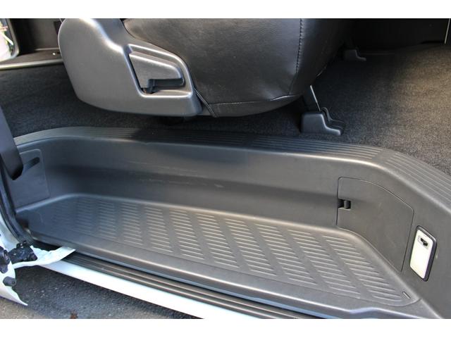 ���[�Ԃ̑O�ɂ́A�V�[�g�����O���A�t���A�[�J�[�y�b�g�E�V����E�h�A������̉����O��I�ɃC�I���E���L�N���[�j���O�����Ē����܂��I�[�ԑO�ɋC�ɂȂ鉘�ꂪ�������܂�����X�^�b�t�܂ł��`����������