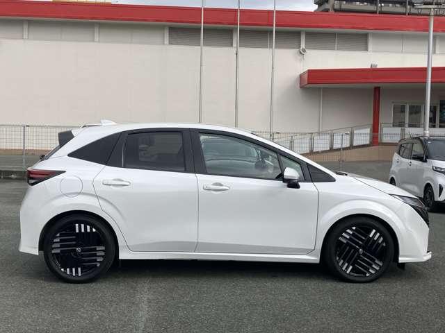 オーラ 1.2 G レザーエディション 社用車UP・認定中古車・BOSEサウンド・プロ 追突防止 レーダークルーズ 車線逸脱警報装置 禁煙車 LED 盗難防止 バックモニター ETC インテリジェントキー メモリーナビゲーション AW キーレスエントリー オートエアコン 展示試乗車UP(6枚目)