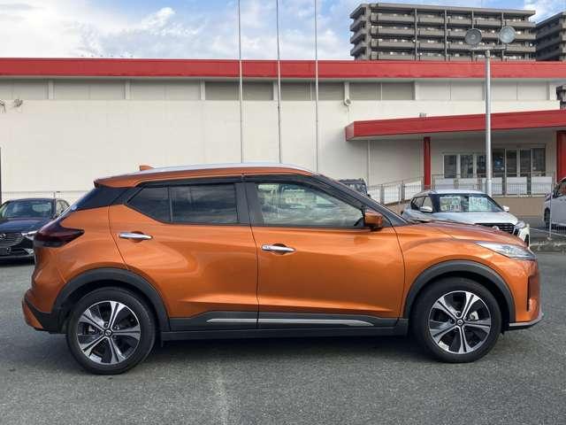 キックス 1.2 X ツートーン インテリアエディション (e-POWER) ワンオーナー車・認定中古車・プロパイロッ エマージェンシーB セキュリティ アラウンドモニター Rカメラ LED ワンオーナ 禁煙 エアコン ドラレコ スマートキー 記録簿 ETC メモリーナビ サイドエアバック AW キーレス 寒冷地仕様(6枚目)