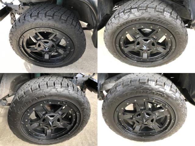 カスタム　最終ディーラー車　左ハンドル　ＫＭＣ　ＮＩＴＴＯ　２６５／５０Ｒ２０　ＳＭＩＴＴＹＢＩＬＴ幌＆サイドステップ　２”リフトＵＰ　鍛造シャックル　ＢＥＳＴＯＰドアミラー　ＲＡＹＢＲＩ・ＨＩＤ　９５０登録(67枚目)