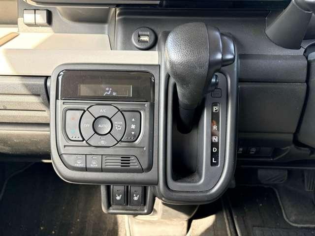 �I�[�g�}�̃V�t�g���o�[�͑��삵�₷���ʒu�ɂ���܂����������X�b�L�����Ă��܂���