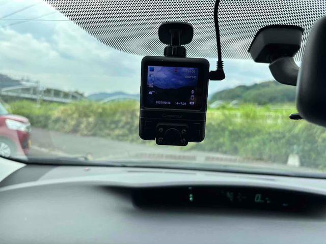 プリウス Ｓツーリングセレクション・Ｇ’ｓ　ドライブレコーダー　ＥＴＣ　バックカメラ　ＴＶ　アルミホイール　オートライト　ＨＩＤ　ＣＶＴ　スマートキー　電動格納ミラー　盗難防止システム　Ｂｌｕｅｔｏｏｔｈ　衝突安全ボディ　ＡＢＳ　エアコン（8枚目）