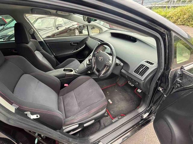 プリウス Ｓツーリングセレクション・Ｇ’ｓ　ドライブレコーダー　ＥＴＣ　バックカメラ　ＴＶ　アルミホイール　オートライト　ＨＩＤ　ＣＶＴ　スマートキー　電動格納ミラー　盗難防止システム　Ｂｌｕｅｔｏｏｔｈ　衝突安全ボディ　ＡＢＳ　エアコン（11枚目）