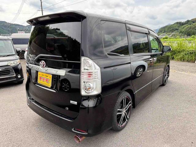 ヴォクシー ＺＳ　煌　ドライブレコーダー　バックカメラ　ナビ　ＴＶ　両側スライドドア　オートライト　ＨＩＤ　スマートキー　３列シート　ＣＶＴ　アルミホイール　ＣＤ　ＤＶＤ再生　ミュージックプレイヤー接続可（19枚目）
