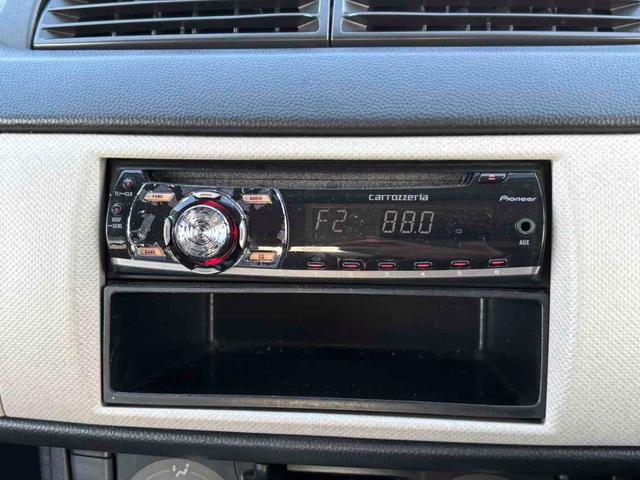 Ｒ２ Ｆ　キーレスエントリー　ＣＶＴ　ＣＤ　ミュージックプレイヤー接続可　衝突安全ボディ　エアコン　パワーステアリング　パワーウィンドウ（4枚目）