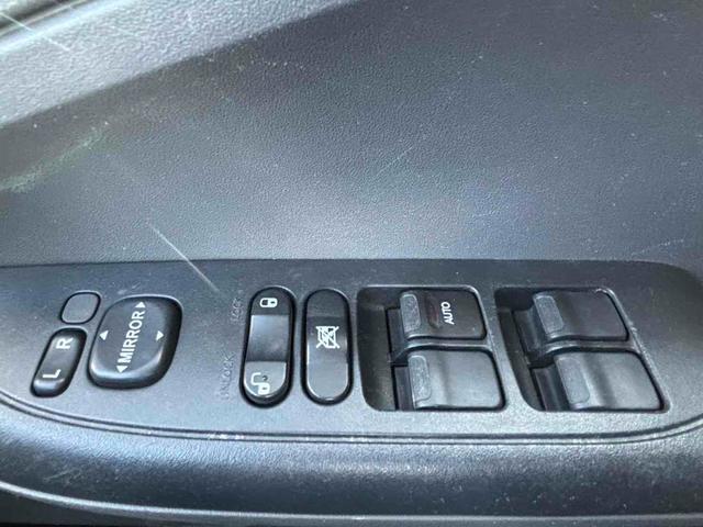 Ｒ２ Ｆ　キーレスエントリー　ＣＶＴ　ＣＤ　ミュージックプレイヤー接続可　衝突安全ボディ　エアコン　パワーステアリング　パワーウィンドウ（6枚目）