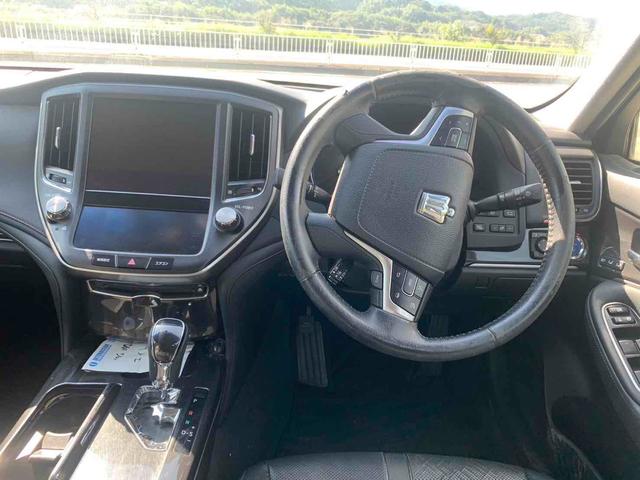 クラウンハイブリッド アスリートＧ　クリアランスソナー　オートクルーズコントロール　ＴＶ　アルミホイール　ＨＩＤ　ＣＶＴ　スマートキー　電動格納ミラー　盗難防止システム　ＣＤ　衝突安全ボディ　ＡＢＳ　ＥＳＣ　エアコン　パワーステアリング（3枚目）