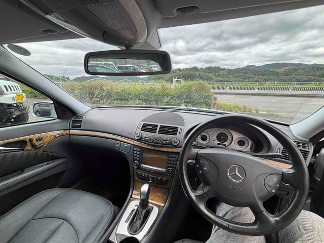 Ｅクラス Ｅ２８０　クリアランスソナー　オートクルーズコントロール　ナビ　アルミホイール　オートライト　ＨＩＤ　ヘッドライトウォッシャー　ＡＴ　シートヒーター　キーレスエントリー　盗難防止システム　ＣＤ　ＡＢＳ　エアコン（2枚目）