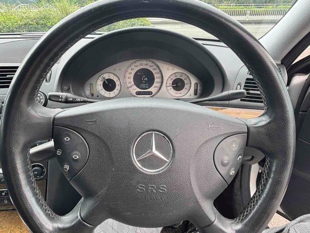 Ｅクラス Ｅ２８０　クリアランスソナー　オートクルーズコントロール　ナビ　アルミホイール　オートライト　ＨＩＤ　ヘッドライトウォッシャー　ＡＴ　シートヒーター　キーレスエントリー　盗難防止システム　ＣＤ　ＡＢＳ　エアコン（3枚目）