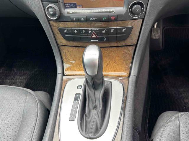 Ｅクラス Ｅ２８０　クリアランスソナー　オートクルーズコントロール　ナビ　アルミホイール　オートライト　ＨＩＤ　ヘッドライトウォッシャー　ＡＴ　シートヒーター　キーレスエントリー　盗難防止システム　ＣＤ　ＡＢＳ　エアコン（7枚目）