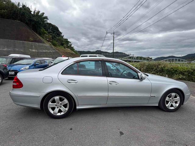 Ｅクラス Ｅ２８０　クリアランスソナー　オートクルーズコントロール　ナビ　アルミホイール　オートライト　ＨＩＤ　ヘッドライトウォッシャー　ＡＴ　シートヒーター　キーレスエントリー　盗難防止システム　ＣＤ　ＡＢＳ　エアコン（14枚目）
