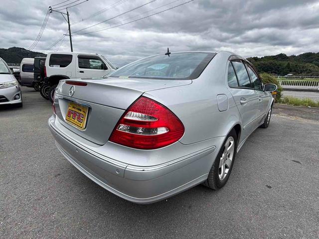 Ｅクラス Ｅ２８０　クリアランスソナー　オートクルーズコントロール　ナビ　アルミホイール　オートライト　ＨＩＤ　ヘッドライトウォッシャー　ＡＴ　シートヒーター　キーレスエントリー　盗難防止システム　ＣＤ　ＡＢＳ　エアコン（15枚目）