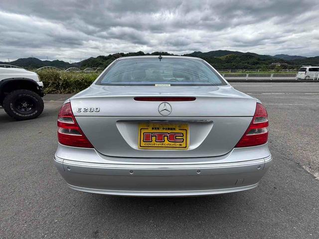 Ｅクラス Ｅ２８０　クリアランスソナー　オートクルーズコントロール　ナビ　アルミホイール　オートライト　ＨＩＤ　ヘッドライトウォッシャー　ＡＴ　シートヒーター　キーレスエントリー　盗難防止システム　ＣＤ　ＡＢＳ　エアコン（16枚目）