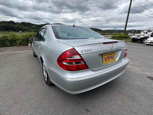 Ｅクラス Ｅ２８０　クリアランスソナー　オートクルーズコントロール　ナビ　アルミホイール　オートライト　ＨＩＤ　ヘッドライトウォッシャー　ＡＴ　シートヒーター　キーレスエントリー　盗難防止システム　ＣＤ　ＡＢＳ　エアコン（17枚目）