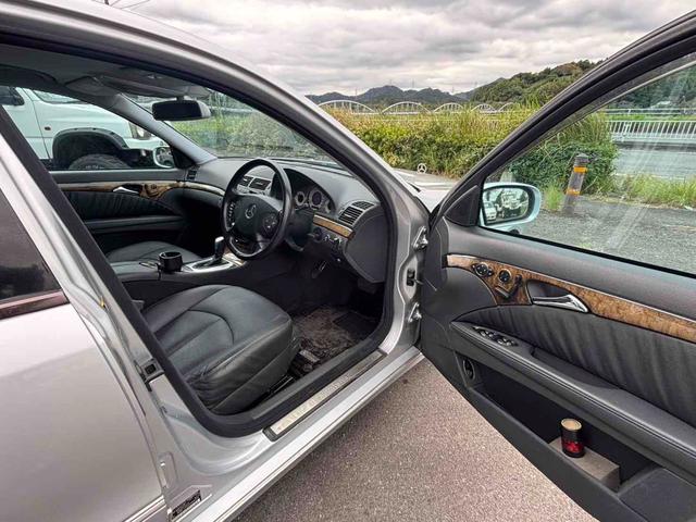 Ｅクラス Ｅ２８０　クリアランスソナー　オートクルーズコントロール　ナビ　アルミホイール　オートライト　ＨＩＤ　ヘッドライトウォッシャー　ＡＴ　シートヒーター　キーレスエントリー　盗難防止システム　ＣＤ　ＡＢＳ　エアコン（21枚目）