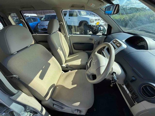 ｅＫワゴン Ｍ　キーレスエントリー　電動格納ミラー　ＭＴ　盗難防止システム　ＣＤ　衝突安全ボディ　エアコン　パワーステアリング　パワーウィンドウ（8枚目）