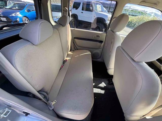 ｅＫワゴン Ｍ　キーレスエントリー　電動格納ミラー　ＭＴ　盗難防止システム　ＣＤ　衝突安全ボディ　エアコン　パワーステアリング　パワーウィンドウ（9枚目）